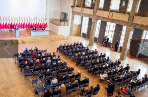 [VIDEO] Premier na spotkaniu z Ambasadorami RP: Polska stawia na szybki rozwój i bezpieczeństwo swoich obywateli