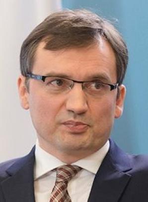 [VIDEO]: Zasztyletowana nauczycielka, noże w warszawskiej szkole, potwierdzone groźby zabicia 10-letniej dziewczynki! Ale dziś sędzia Małgorzata Orzech-Placek ukarała, skierowanego przez Policję do osądzenia, grożącego śmiercią ucznia - UPOMNIENIEM!!!