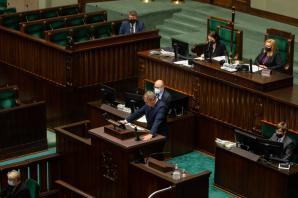 Wiceszef MSWiA w Sejmie o sytuacji na granicy polsko-białoruskiej. Połowę z osób zatrzymanych na granicy stanowią Irakijczycy, ale są również obywatele Syrii, Afganistanu, Tadżykistanu, Somalii, Rosji, Iranu, Egiptu, a nawet Kuby