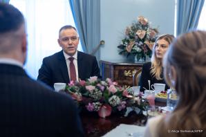 Para Prezydencka, Doda, Krzysztof Stanowski, Łukasz Litewka rozmawiali w Pałacu Prezydenckim o sytuacji w schroniskach dla zwierząt w Bytomiu i Sobolewie