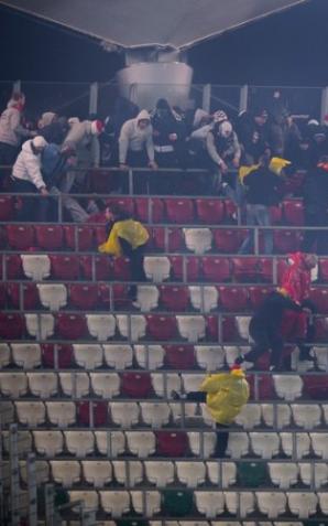 Zadyma na meczu Legii z Jagiellonią. Organizator za późno wezwał pomoc