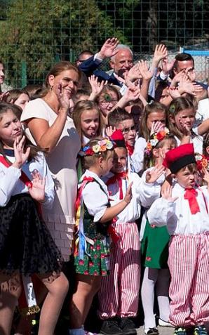 Szkoła ma uczyć i wychowywać. Premier Beata Szydło na inauguracji roku szkolnego w Pcimiu