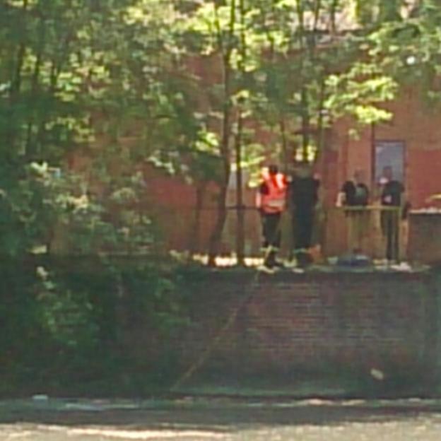 Agenci Krzysztofa Rutkowskiego przeszukują Park nad Jasieniem w Łodzi, by odnaleźć zaginioną 25-letnią Aleksandrę Maliszewską