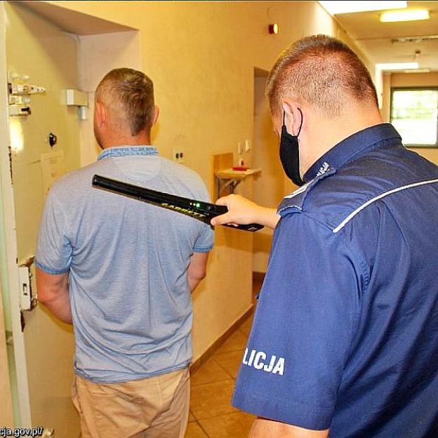 Potrącił na przejściu dla pieszych nastolatkę i odjechał nie udzielając jej pomocy