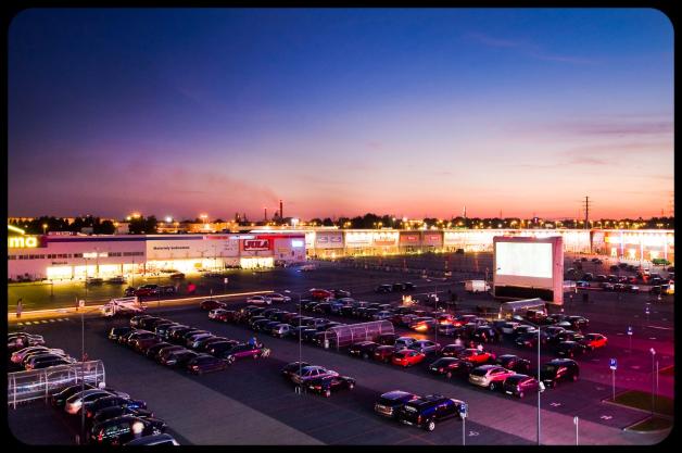 Letnie Kino Samochodowe na parkingu Europy Centralnej w Gliwicach