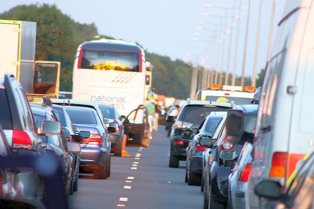 Za 4 lata na świecie będzie 1,2 mld samochodów. Konieczne są nowoczesne rozwiązania zmniejszające emisję