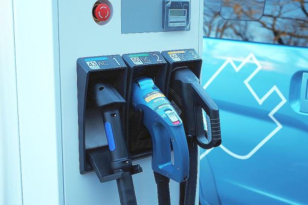 Polacy popierają ideę elektrycznej motoryzacji. Przemawiają do nich głównie potencjalne oszczędności