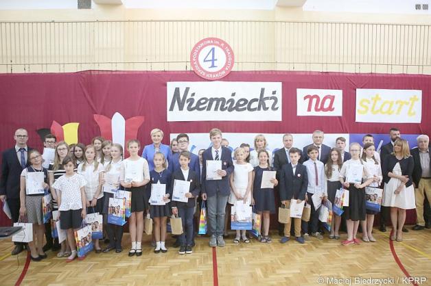 Pierwsza Dama wzięła udział w rozdaniu certyfikatów z języka niemieckiego KID 1