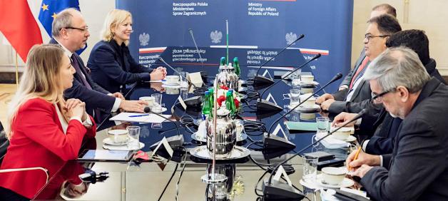 Szef Służby Zagranicznej Arkady Rzegocki spotkał się ze specjalnym sekretarzem ds. strategicznych Brazylii admirałem Flávio Augusto Viana Rocha. Rozmówcy zgodzili się, że zarówno w kontekście złożonej sytuacji we wschodnim sąsiedztwie Polski, jak i u półno
